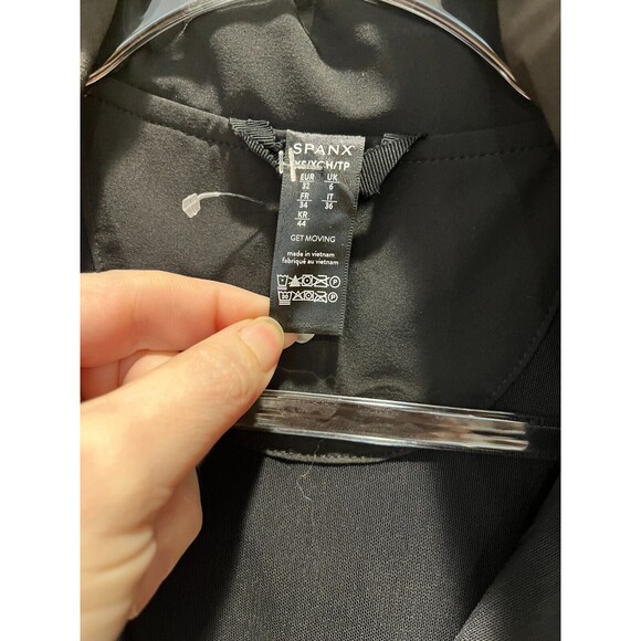 NEW SPANX sz XS Black It's A Cinch Water Resistant Active Zip Up Jacket NWT Hood - Picture 10 of 11